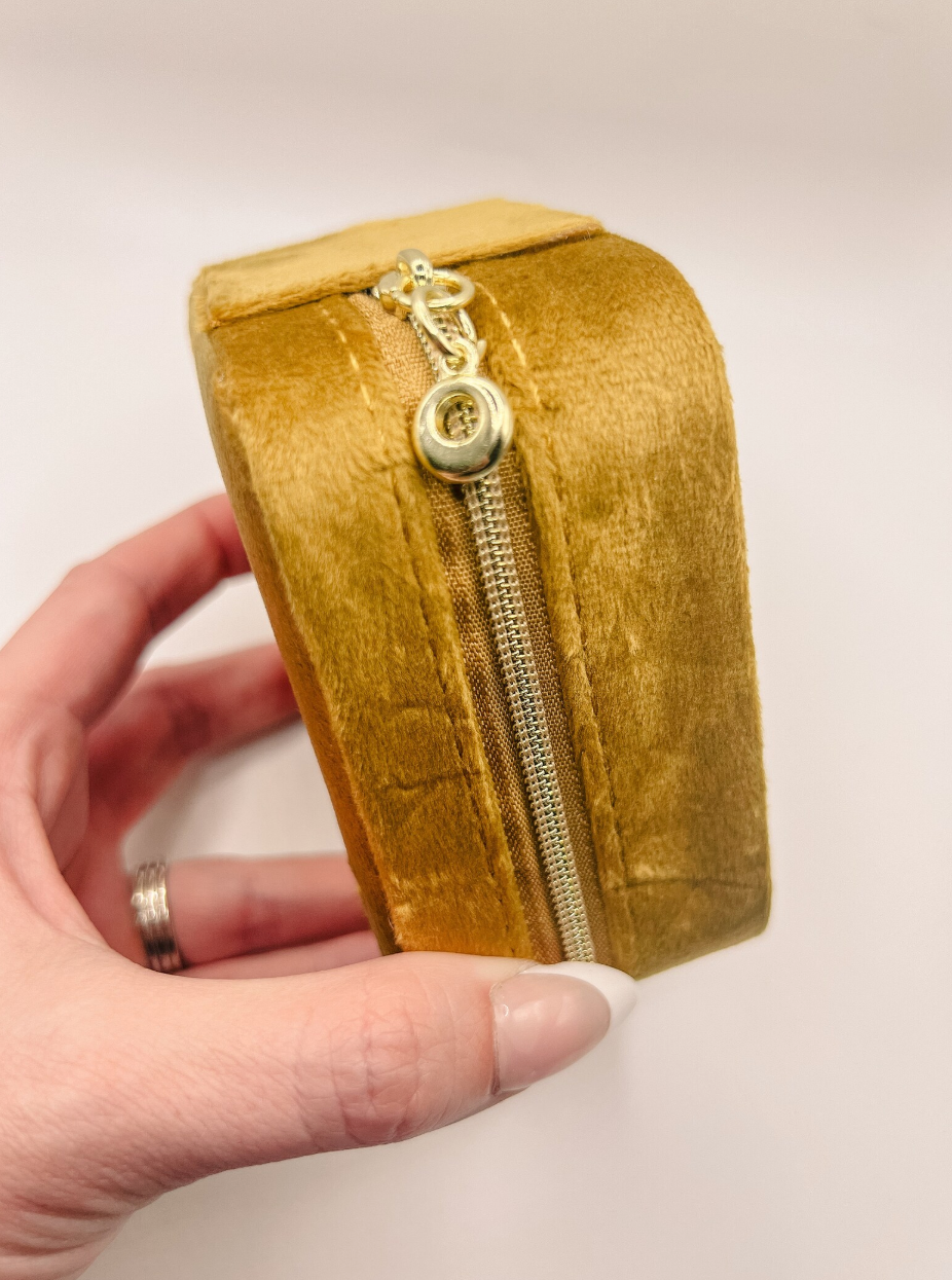 Belle Silhouette Velvet Jewelry Case